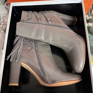 Gray Halogen ankle boots Hasadee Lea Grey Lea Sz 10M